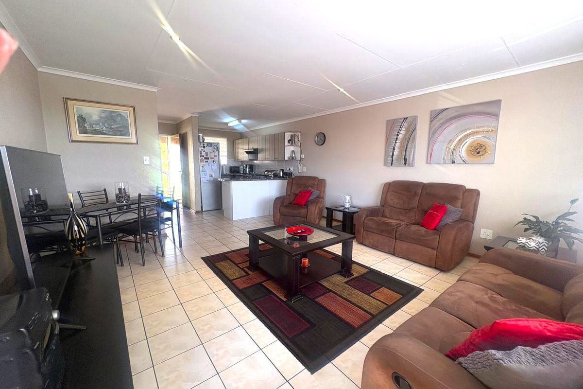 Newly Renovated 2 Bedroom, 1 Bathroom Apartment in the Heart of Breaunanda - Photo 3