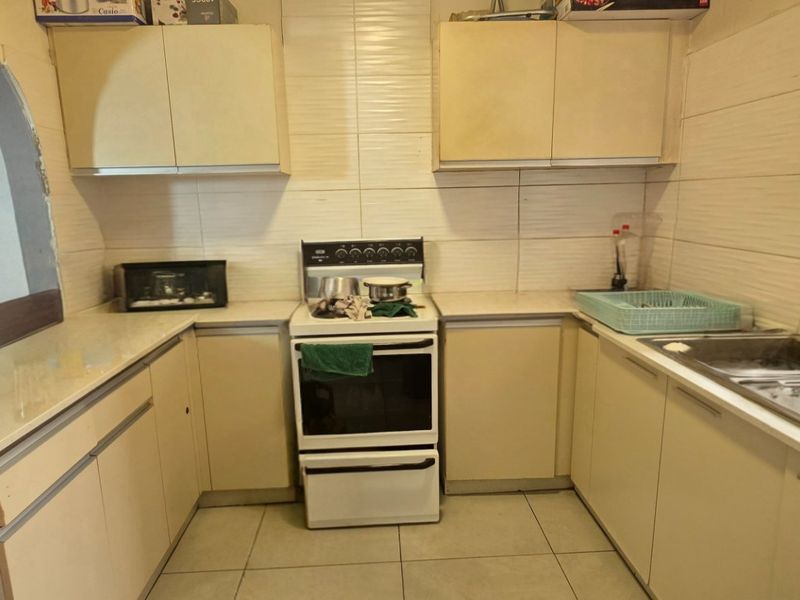 2 bedroom apartment to Let Erasmia - Photo 4