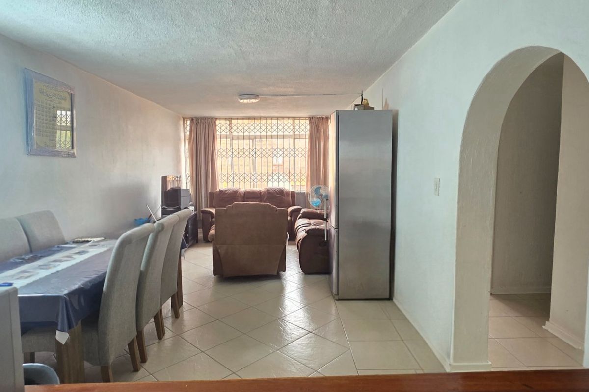 2 bedroom apartment to Let Erasmia - Photo 3