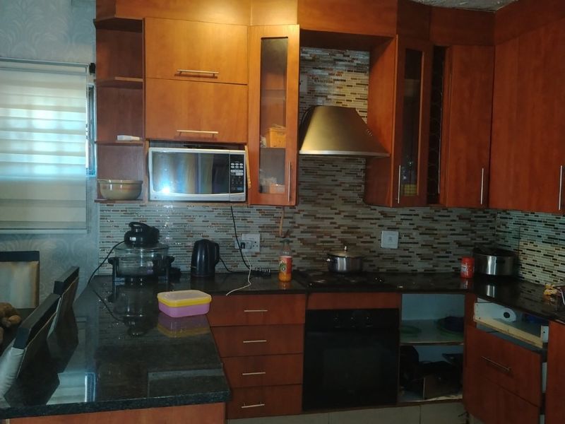 Duplex townhouse in Secure estate - Photo 4