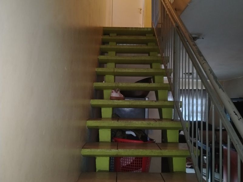 Duplex townhouse in Secure estate - Photo 9