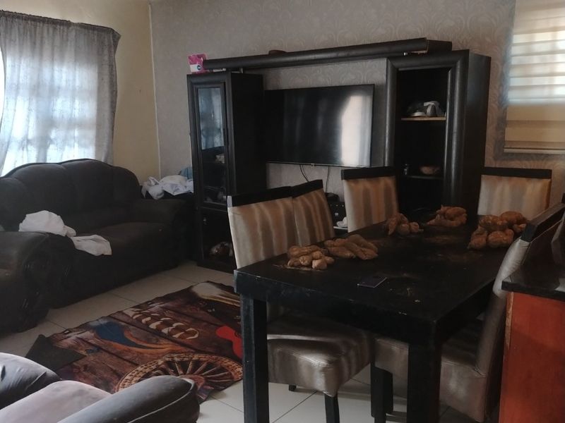 Duplex townhouse in Secure estate - Photo 6