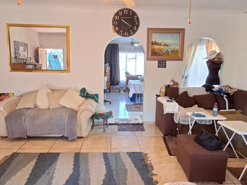 SPACIOUS HOUSE WITH FLAT FOR SALE - Photo 4