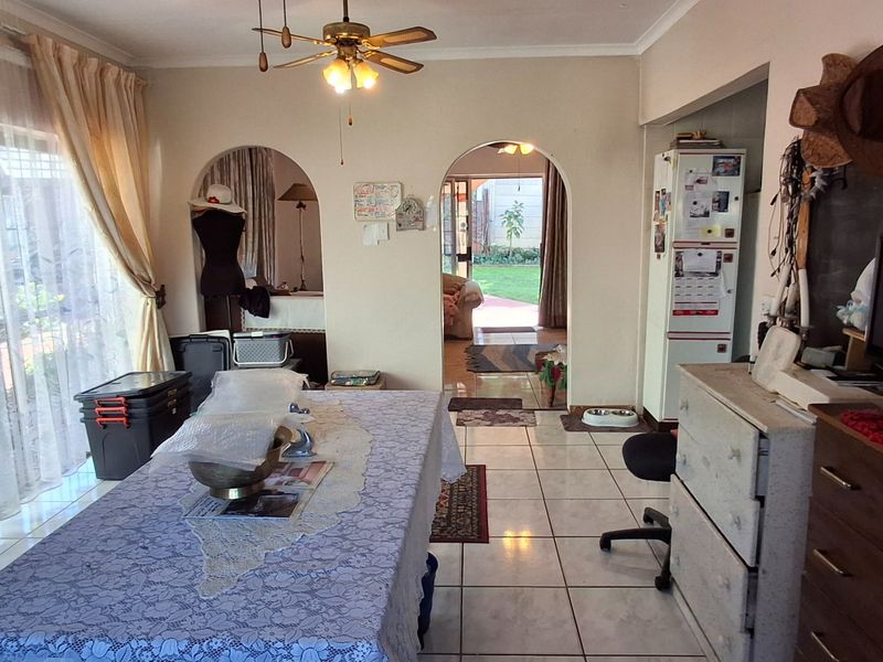 SPACIOUS HOUSE WITH FLAT FOR SALE - Photo 8