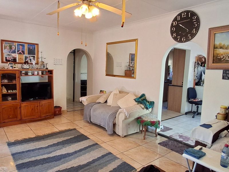 SPACIOUS HOUSE WITH FLAT FOR SALE - Photo 6