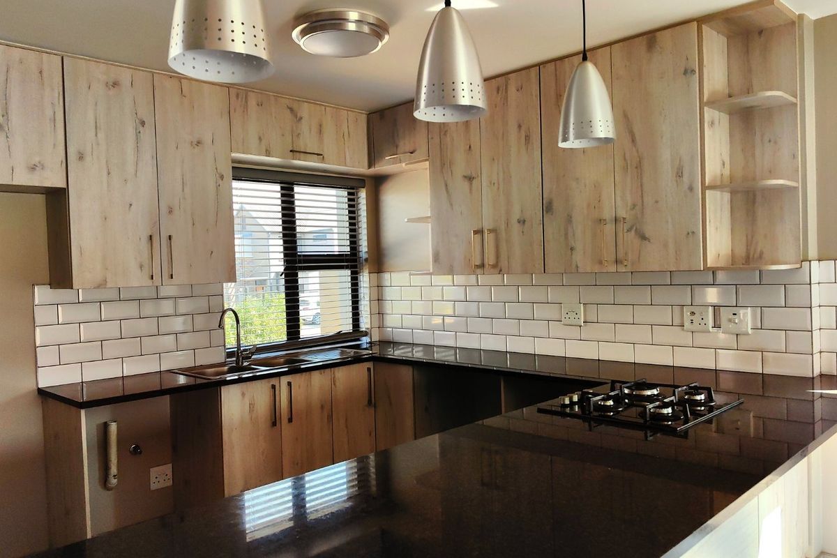 Double Storey Rental in La Camargue Private Country Estate - Photo 2