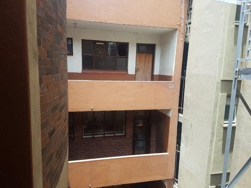 50 Unit block of flats FOR SALE with a Penthouse with stunning views at night - Photo 9