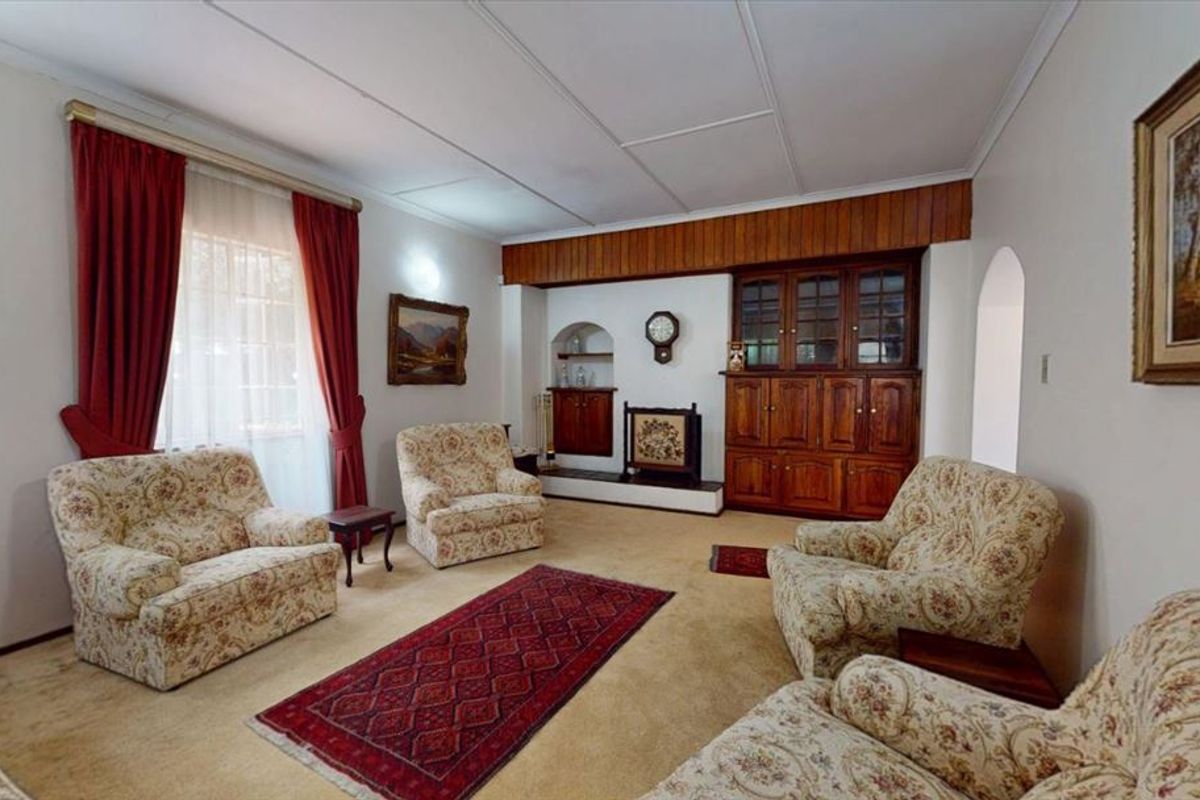 Spacious Elegant Family Home With Premium Features - Photo 2