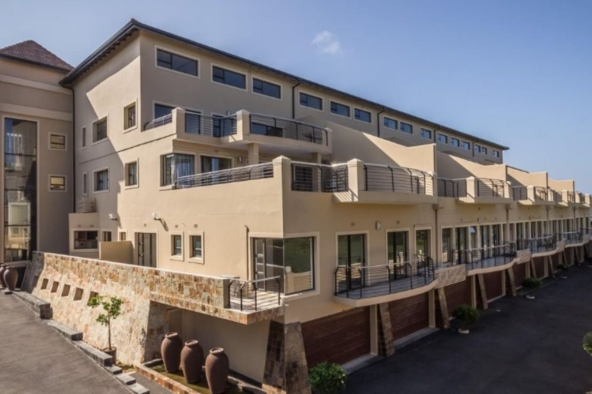 To let in Umhlanga. Exquisite Double Volume Penthouse  - Photo 3