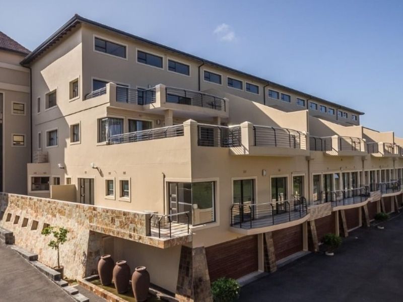To let in Umhlanga. Exquisite Double Volume Penthouse  - Photo 3