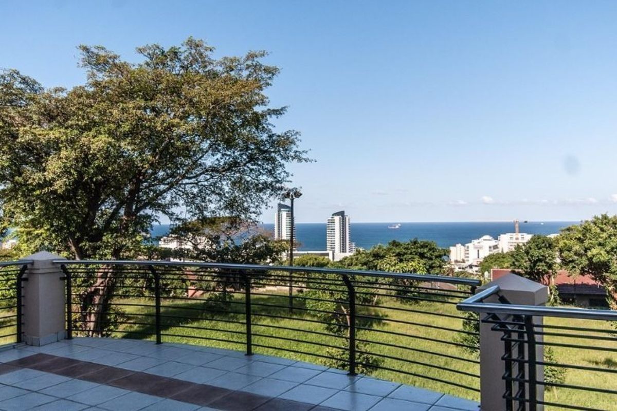 To let in Umhlanga. Exquisite Double Volume Penthouse  - Photo 4