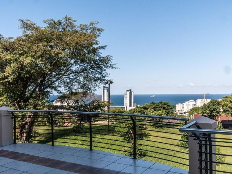 To let in Umhlanga. Exquisite Double Volume Penthouse  - Photo 4