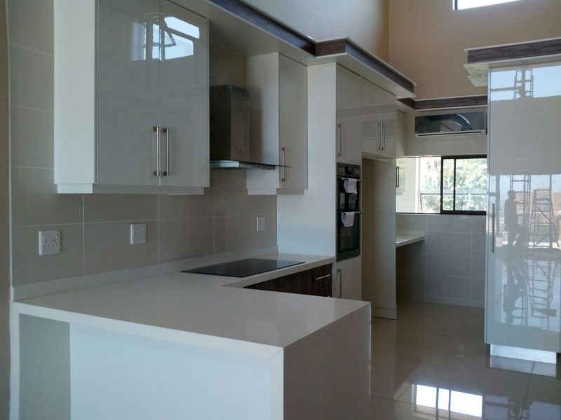 To let in Umhlanga. Exquisite Double Volume Penthouse  - Photo 9