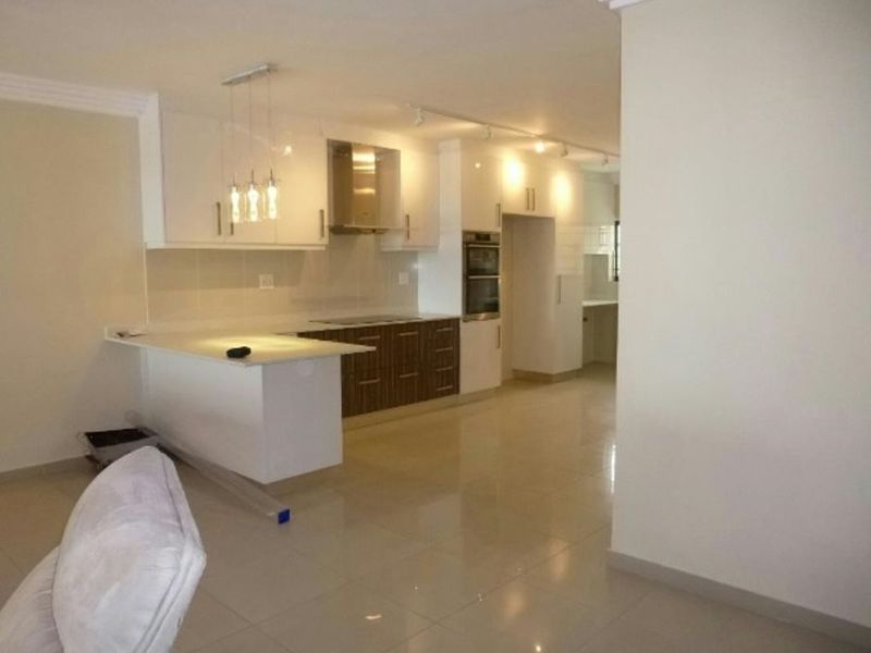 To let in Umhlanga. Exquisite Double Volume Penthouse  - Photo 8