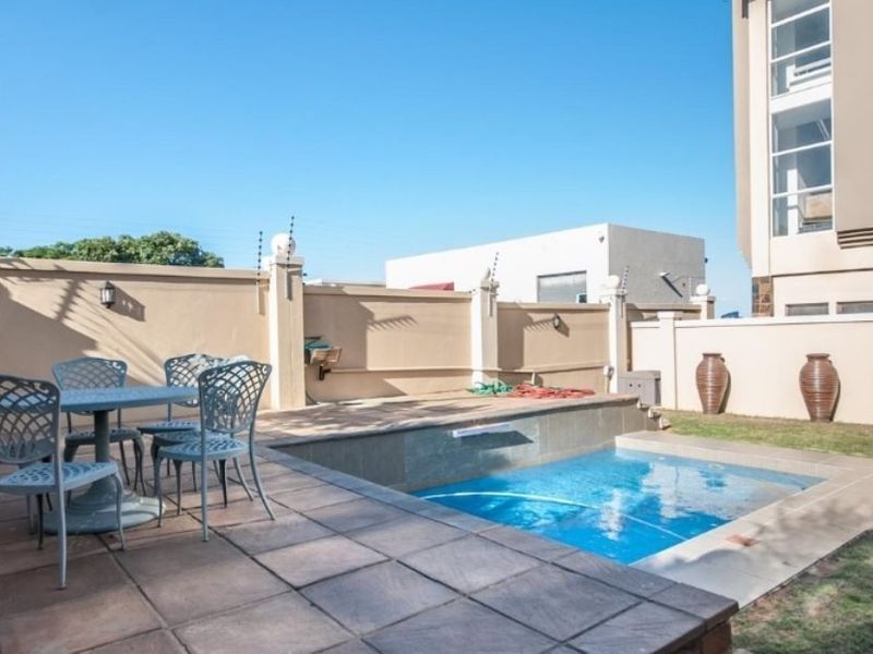 To let in Umhlanga. Exquisite Double Volume Penthouse  - Photo 7