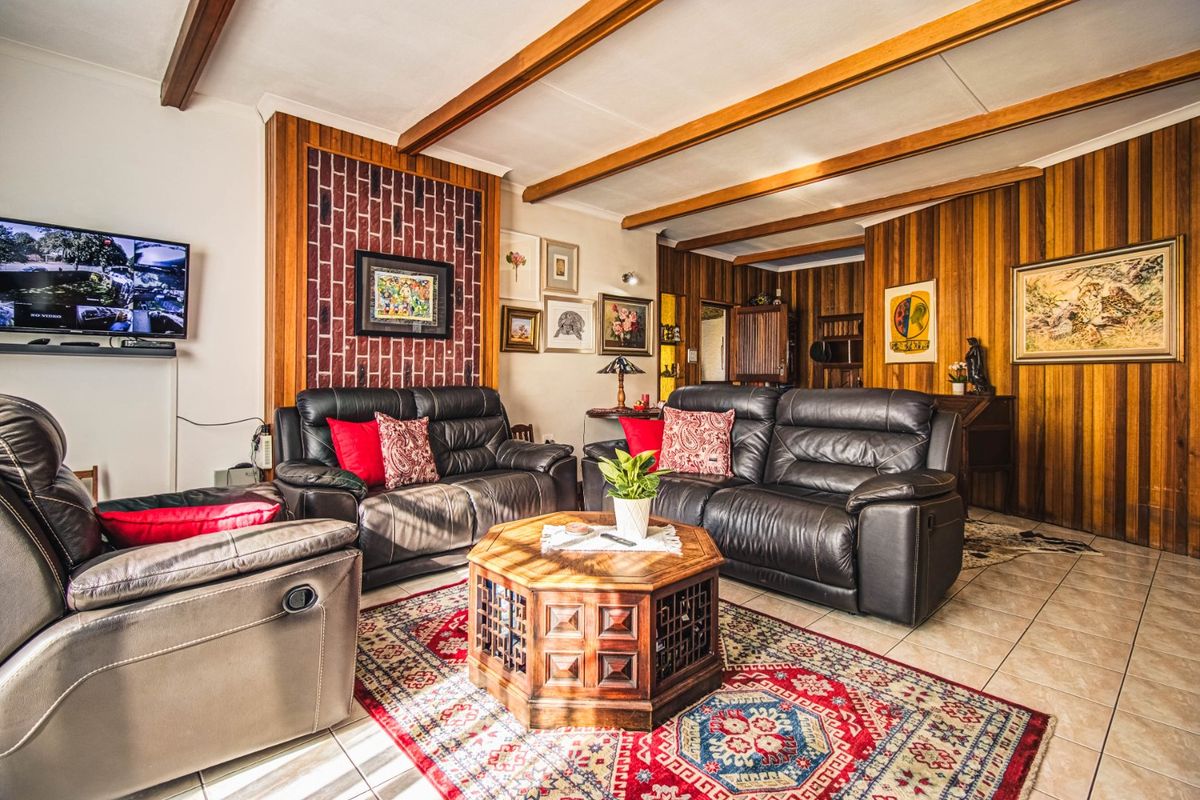 A 3 Bedroom House With A 2 Bedroom Flatlet! - Photo 3