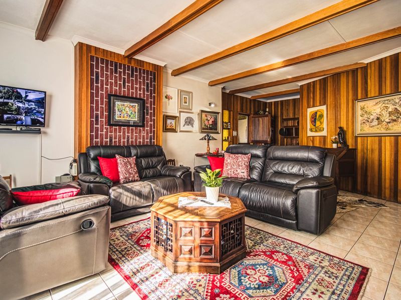 A 3 Bedroom House With A 2 Bedroom Flatlet! - Photo 3