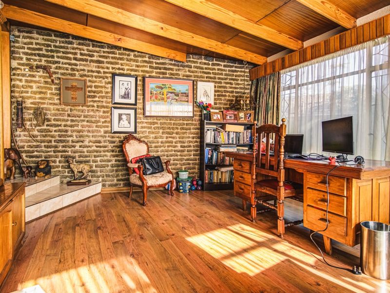 A 3 Bedroom House With A 2 Bedroom Flatlet! - Photo 9