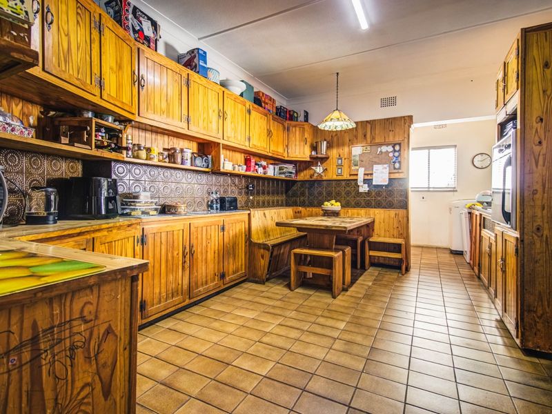 A 3 Bedroom House With A 2 Bedroom Flatlet! - Photo 7