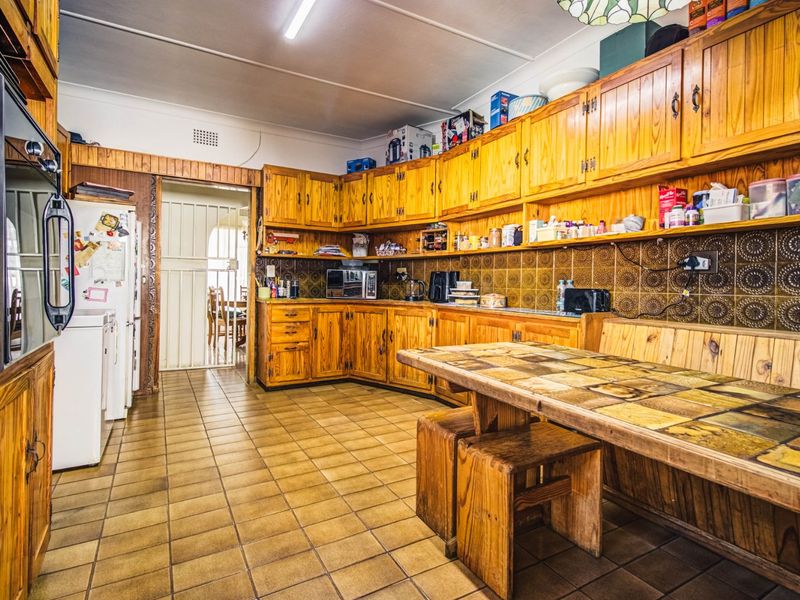 A 3 Bedroom House With A 2 Bedroom Flatlet! - Photo 8