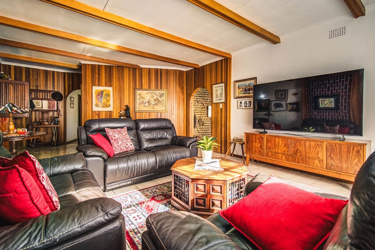 A 3 Bedroom House With A 2 Bedroom Flatlet! - Photo 5