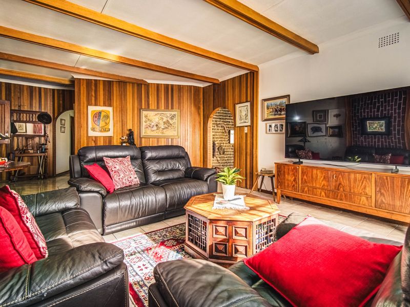 A 3 Bedroom House With A 2 Bedroom Flatlet! - Photo 5