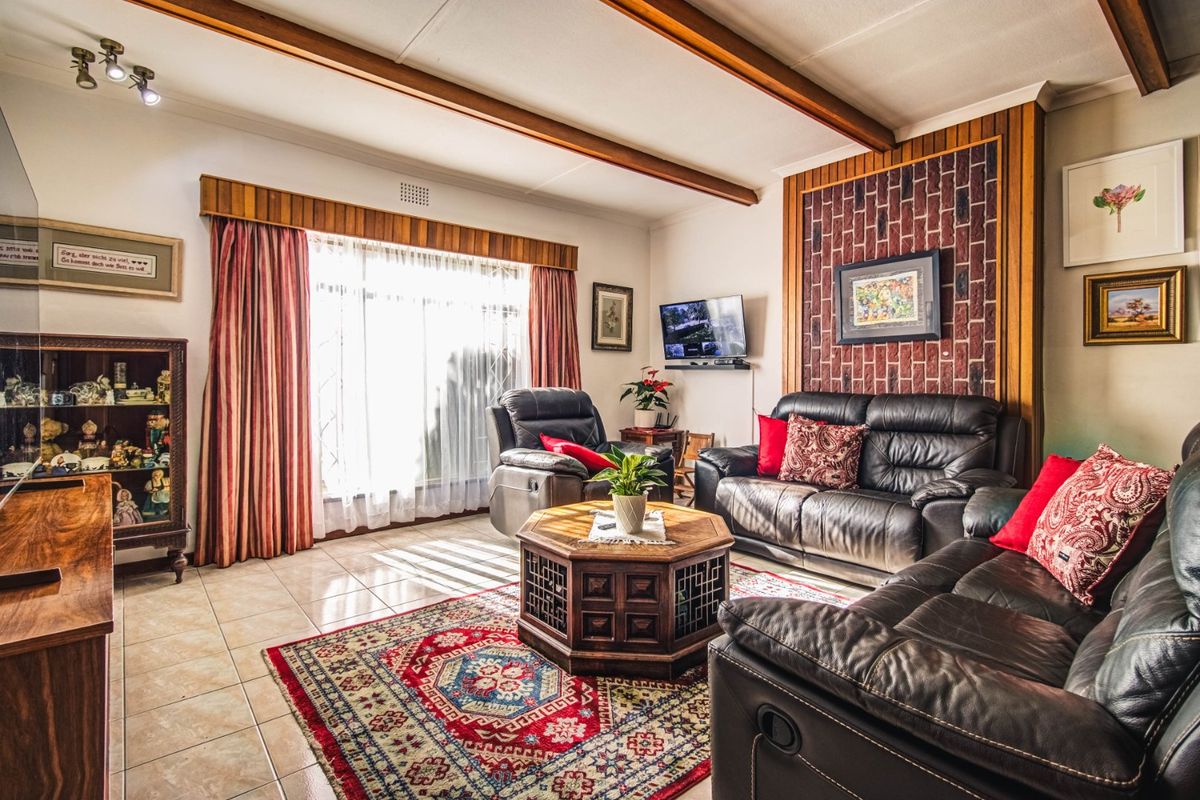 A 3 Bedroom House With A 2 Bedroom Flatlet! - Photo 2