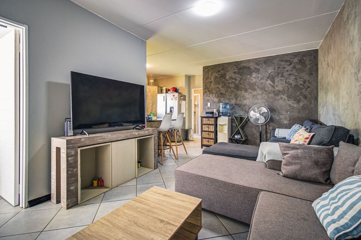 Ultra Modern Living   - Photo 4