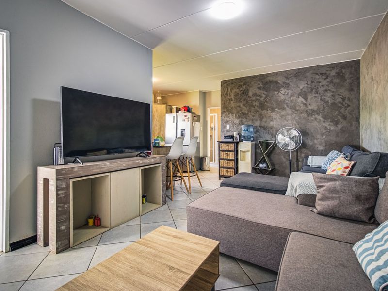 Ultra Modern Living   - Photo 4