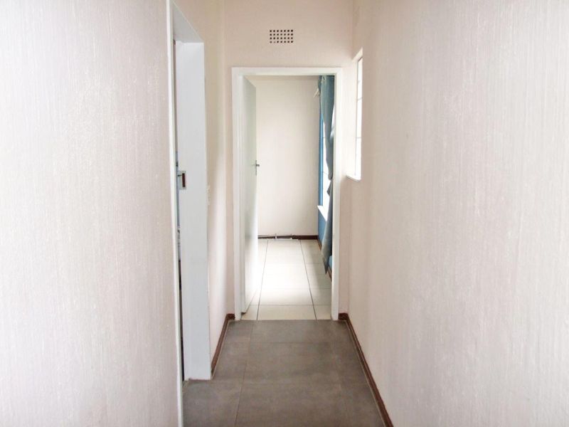 Two Bedroom Ground floor Unit with Garden - Available from the 1st of July 2026 - Photo 7