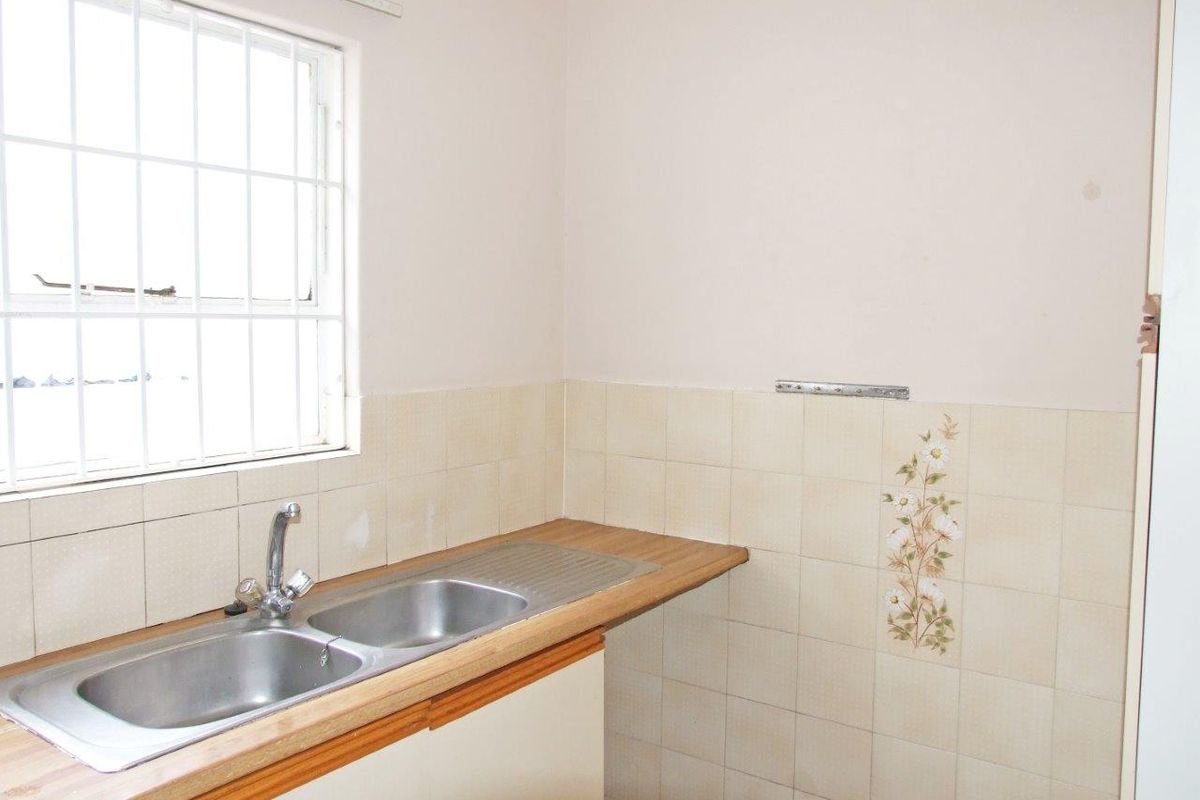 Two Bedroom Ground floor Unit with Garden - Available from the 1st of July 2026 - Photo 5