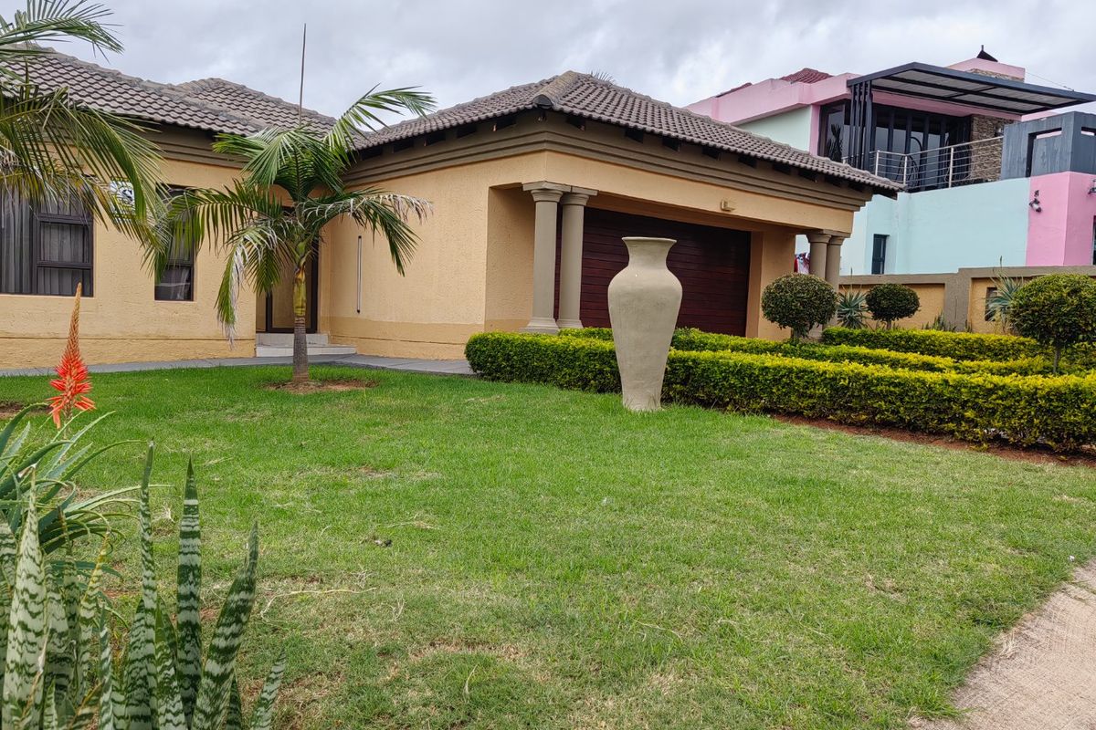 Elegant 4-Bedroom Home in Secure Estate | Polokwane - Photo 2