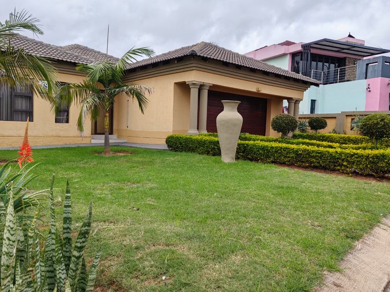 Elegant 4-Bedroom Home in Secure Estate | Polokwane - Photo 2