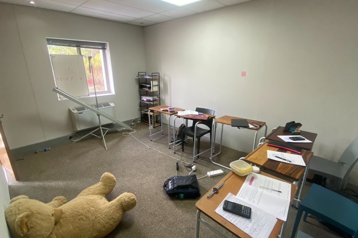 140m2 Commercial Space to Let  - Photo 5