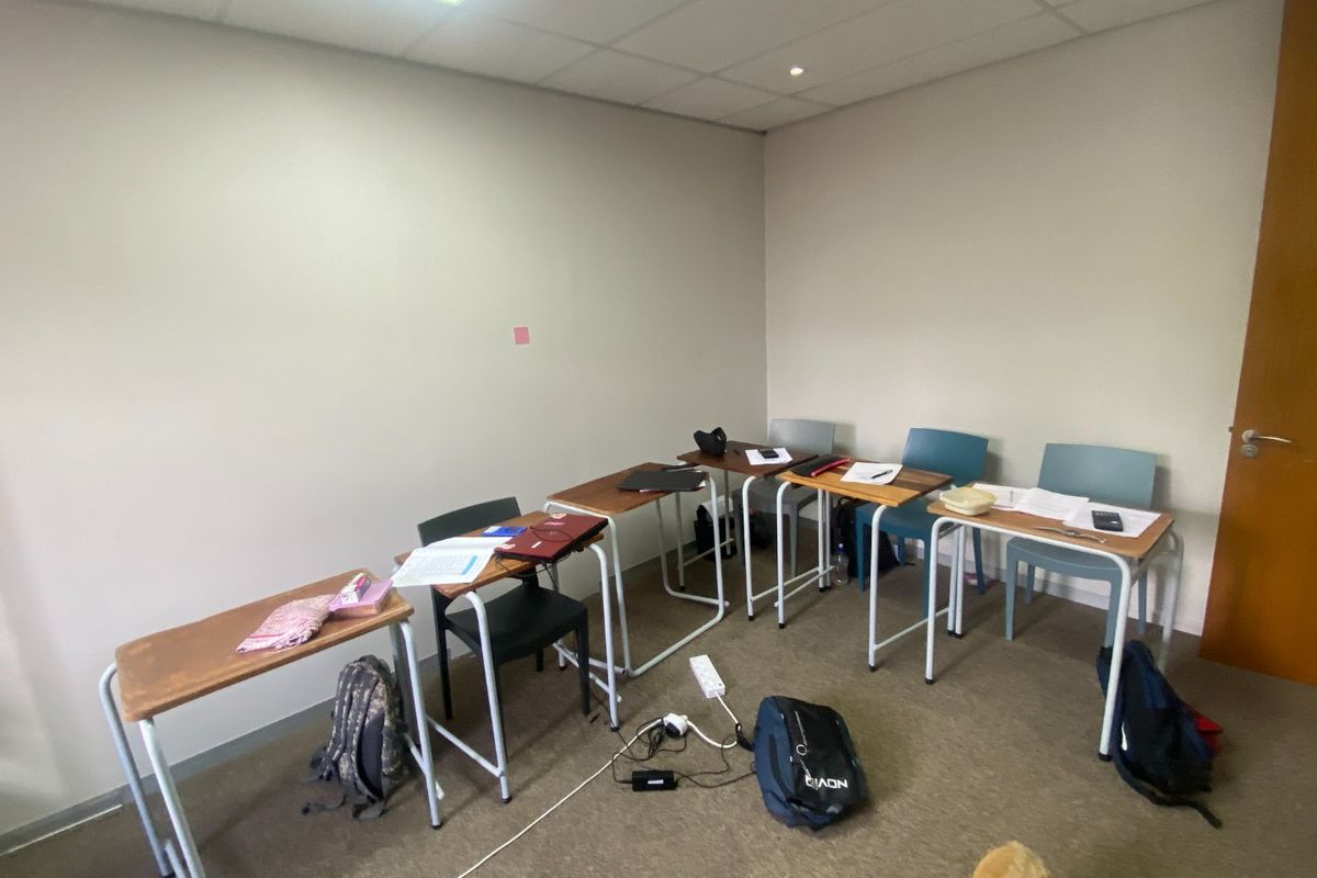 140m2 Commercial Space to Let  - Photo 4
