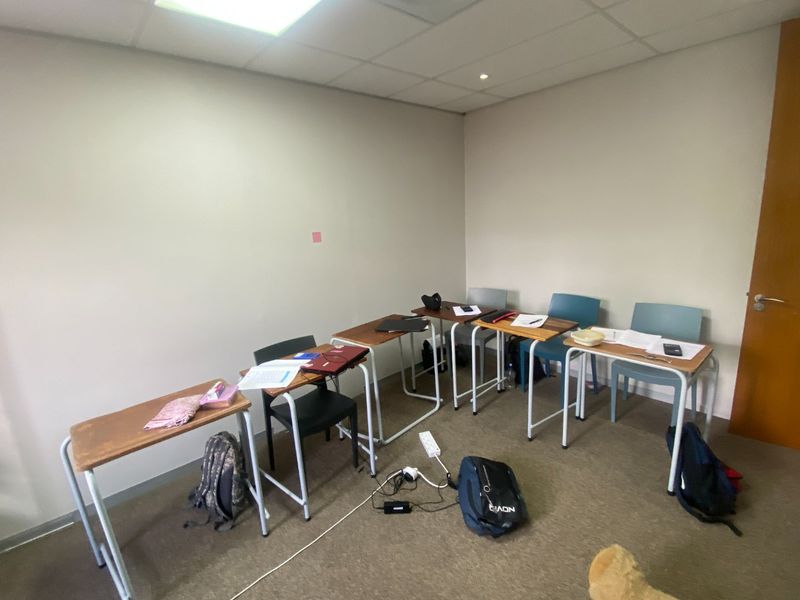 140m2 Commercial Space to Let  - Photo 4