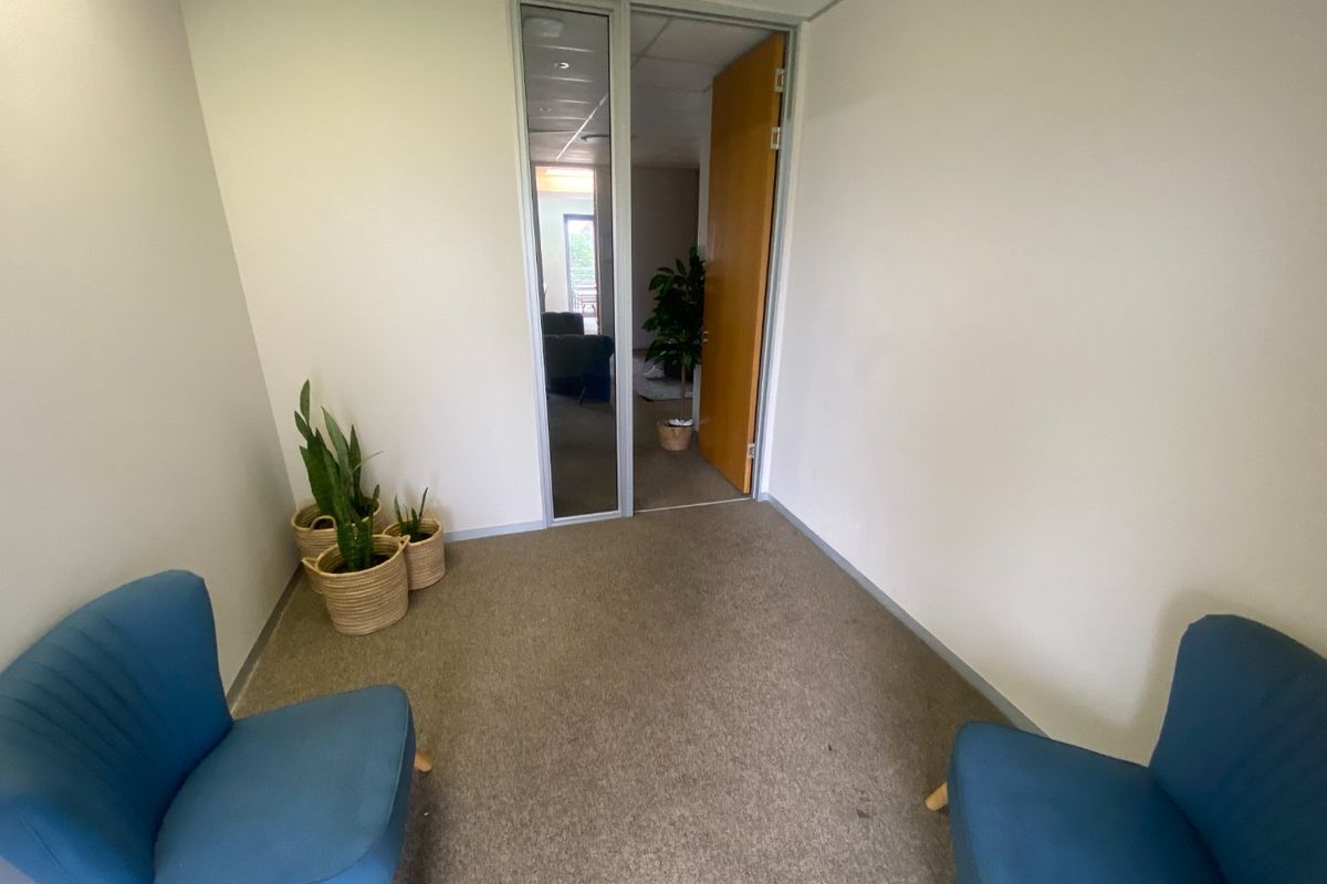 140m2 Commercial Space to Let  - Photo 3