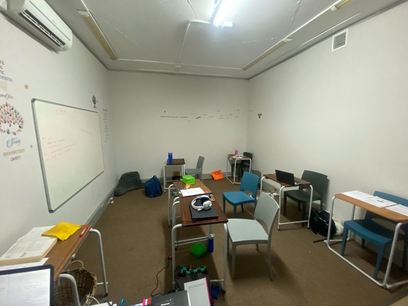 140m2 Commercial Space to Let  - Photo 9