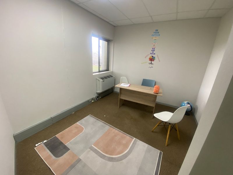 140m2 Commercial Space to Let  - Photo 7