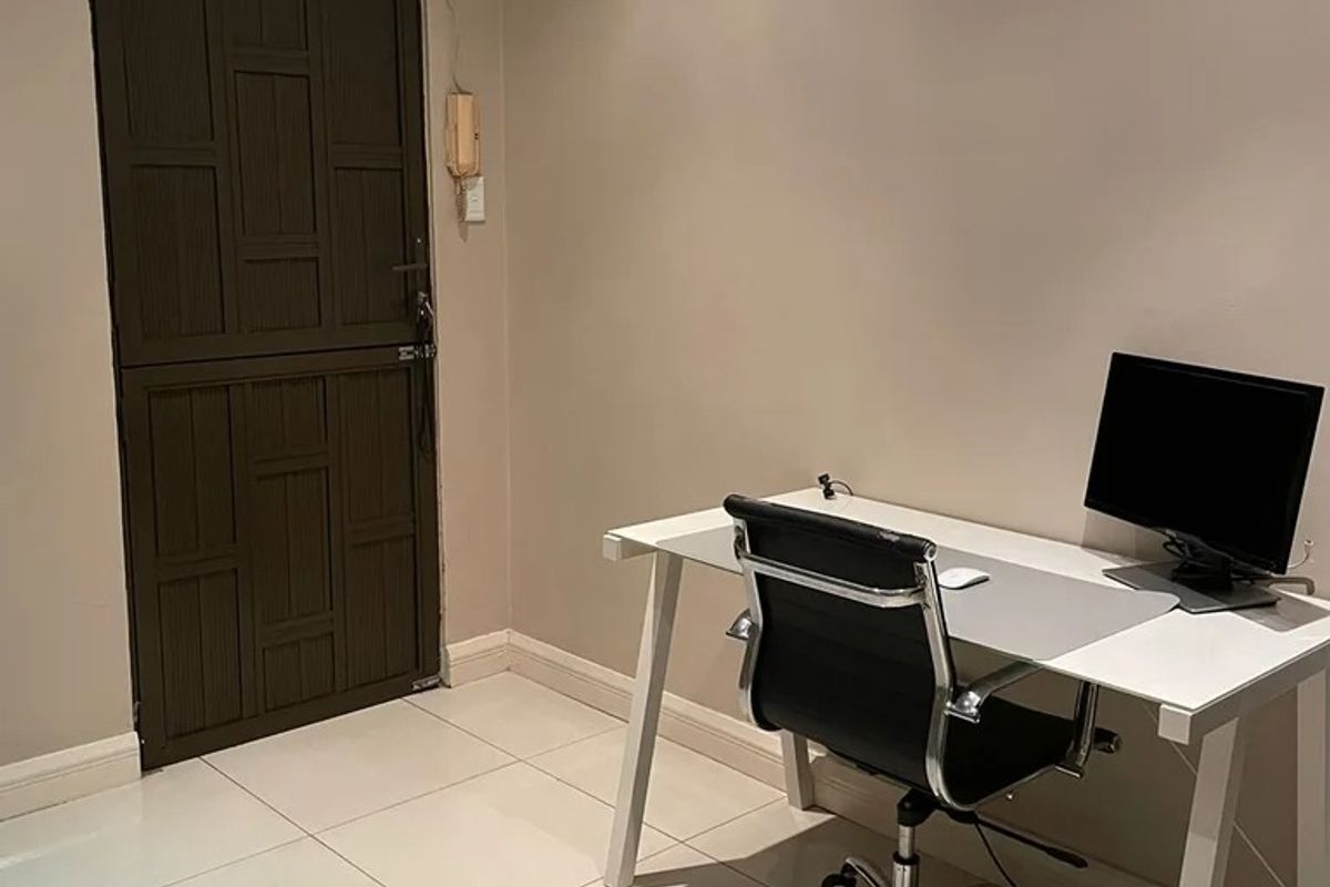 Beautifully Renovated - Photo 5