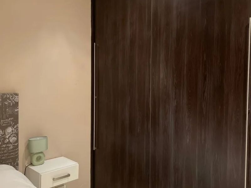 Beautifully Renovated - Photo 8