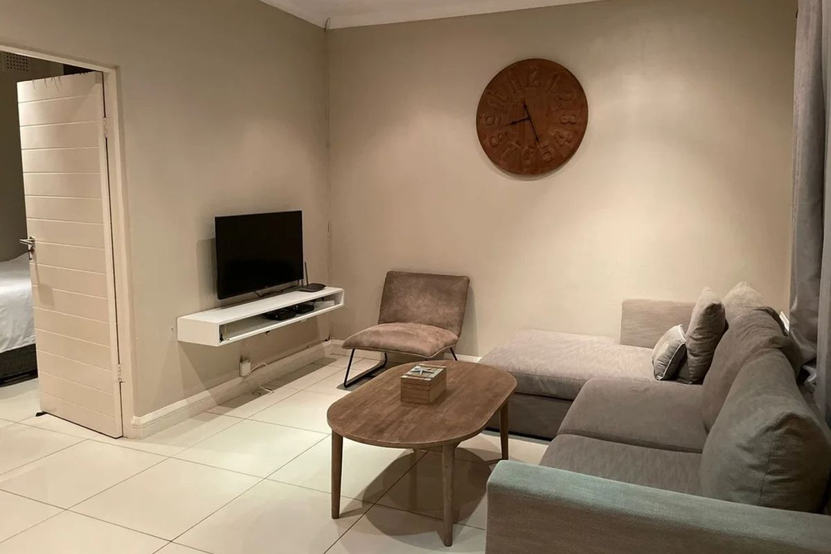 Beautifully Renovated - Photo 4