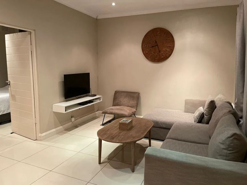 Beautifully Renovated - Photo 4