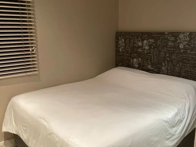 Beautifully Renovated - Photo 6