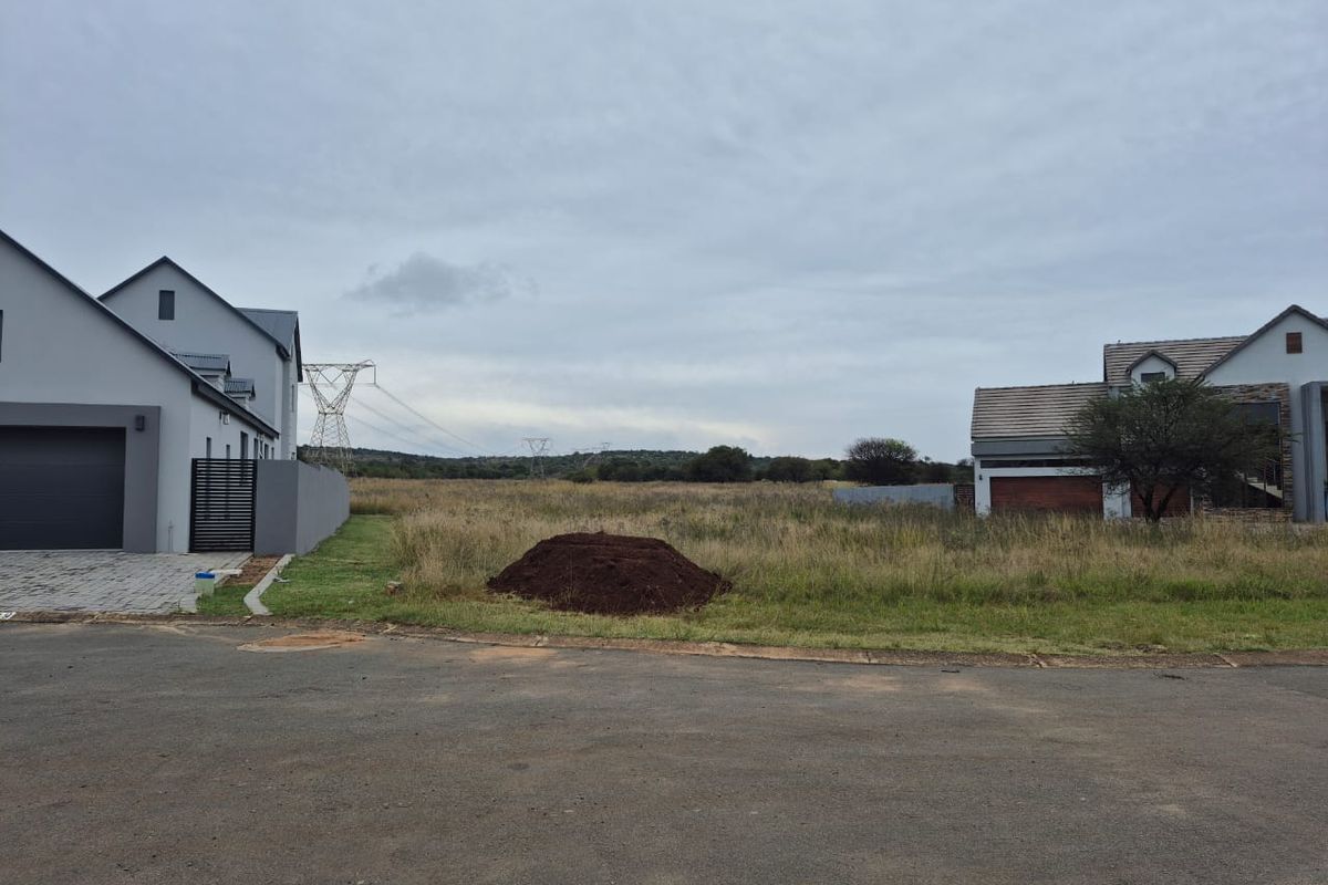 Vacant land, ready do build your dream home. -Equestrian Estate -  Land for grabs!  - Photo 4