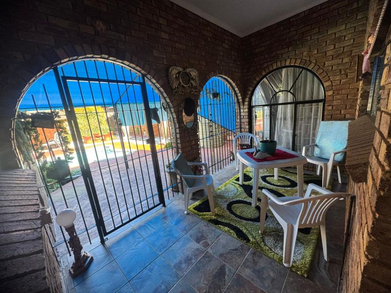 Spacious 5 bedroom home in Mountain View + Swimming pool + Lapa+ Flatlet - Photo 2
