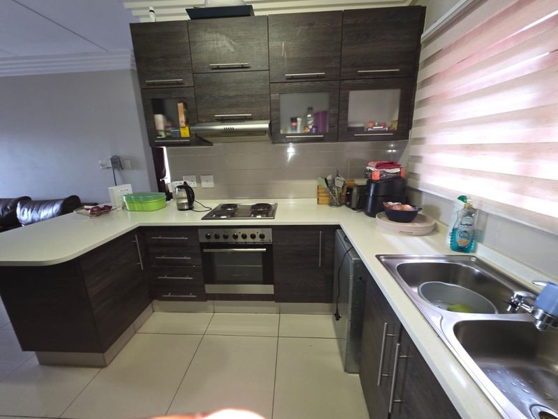 TWO BEDROOMS TWO BATHROOMS FIRST FLOOR UNIT FOR SALE IN EVELEIGH .BOKSBURG  - Photo 2