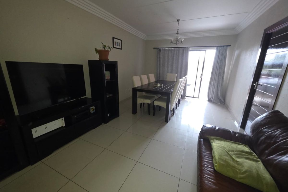 TWO BEDROOMS TWO BATHROOMS FIRST FLOOR UNIT FOR SALE IN EVELEIGH .BOKSBURG  - Photo 4