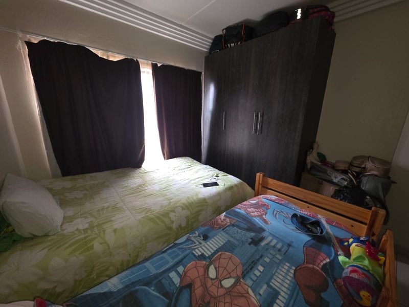 TWO BEDROOMS TWO BATHROOMS FIRST FLOOR UNIT FOR SALE IN EVELEIGH .BOKSBURG  - Photo 6