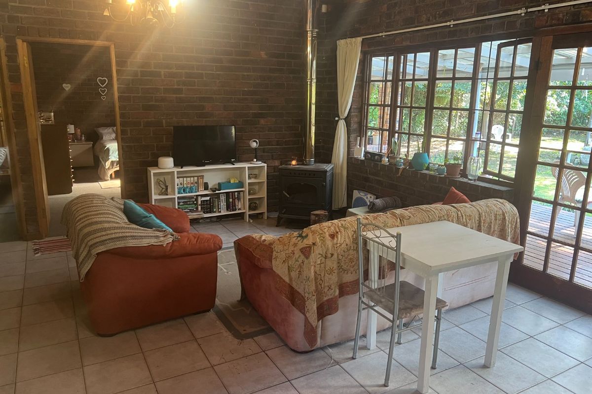 Charming 3-Bedroom Klinker Brick Home Designed for Easy, Comfortable Living - Photo 5